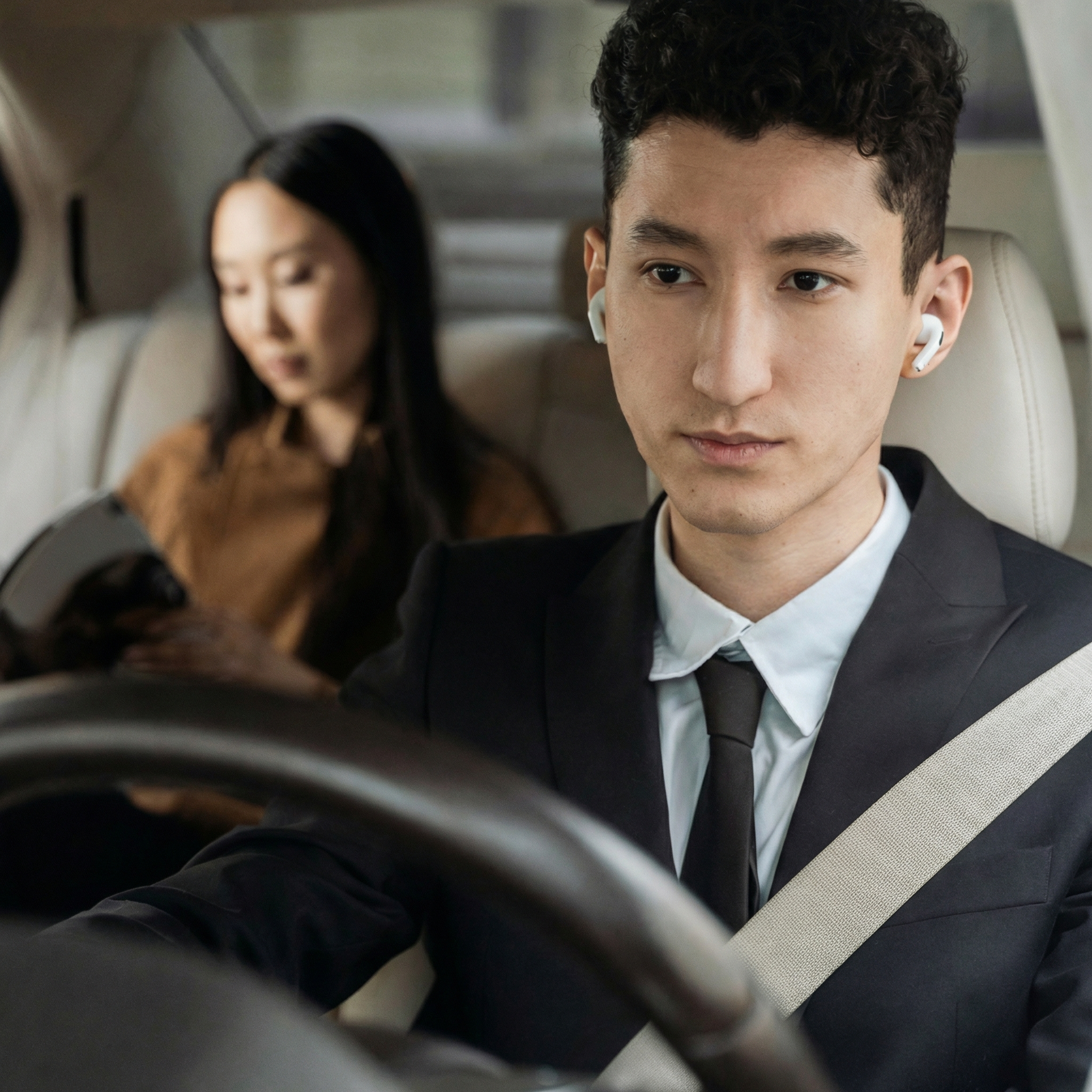 Dubai property tour and airport transfer for investors